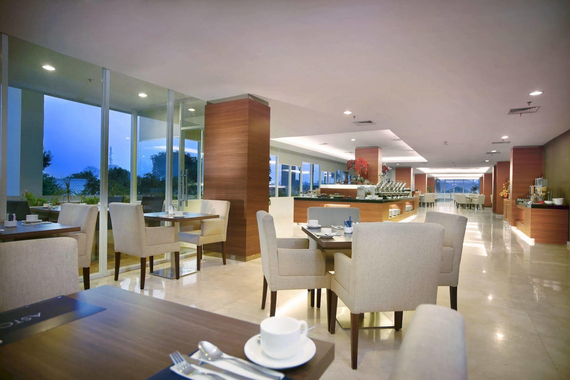 ASTON Madiun Hotel&Conference Center Exterior foto
